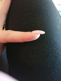 Ein Finger nahe ufbau Fortschritte zeigen in Gelnägel
