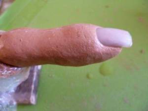 Bild 6 - Fingeroberseite Übungsfinger selbst machen in Nageldesign