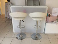 Passende Stühle Hochglanztheke mit 2 Stühlen zu verkaufen in Nagelstudio Zubehör
