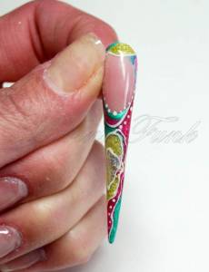 8. nagel /hand im warmen wasser halten, den modellierten nagel hin und her  Stiletto Nägel Anleitung mit Nailart von Marina Funk in Nageldesign