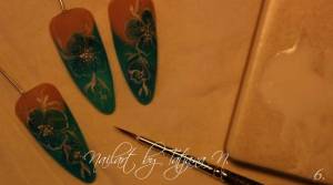 Die Blumenkontur mit Acrylfarbe oder Aquarellfarbe malen. Trocknen lassen und  Anleitungen von Luana Cosmetic in Nageldesign