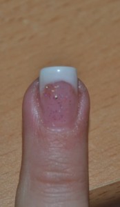 Das ist der Ringfinger von der linken Hand Kann die Modellage den Naturnagel verformen? in Nageldesign