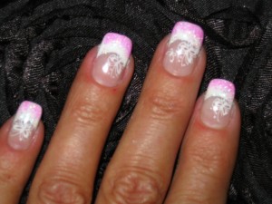 front French in Pink-und Weißglitter in Anfänger Nageldesign