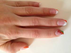 Ansicht Oben linke Hand Erste Acryl Modellage auf beiden Händen in Anfänger Nageldesign