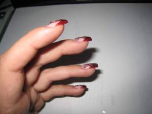 Aufbau Finger ohne Daumen Naturnagel-Verstärkung, rotes French mit Airbrush in Anfänger Nageldesign