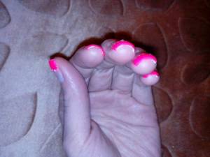 Gelnägel Neon Pink mit Blumen Das aller erste mal in Anfänger Nageldesign