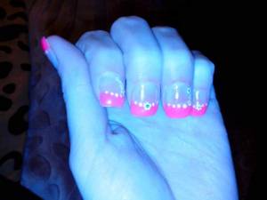 Gelnägel Neon Pink mit Blumen Das aller erste mal in Anfänger Nageldesign