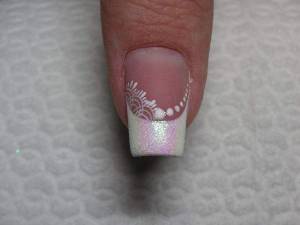 8- Glitter mit der Bürste grob entfernen und den Rest mit dem Finger einreiben  Babyboomer Naturlook Nails Anleitung in Nageldesign