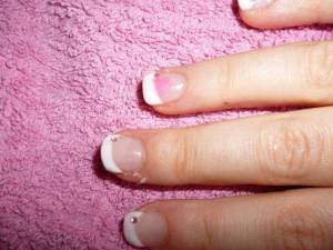 überblick 1 Gelnägel mit French Weiss und Stampingversuchen in Anfänger Nageldesign