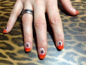 French mit orangen Flammen und Pfötchenstamping Nach Zertifikat für Nageldesign-Neumodellage - Kritik? in Anfänger Nageldesign