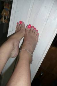 Meine Nägelchen mit Farbgel in Neon Pink Wie gefallen euch lange Fußnägel ? in Pediküre