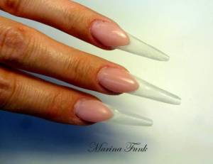 4. optische nagelbettverlängerung mit make-up gel, dann mit milky überdecken,  Russian Almond von Marina Funk in Nageldesign