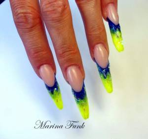 7. dünnviskoses gel auftragen, nailart drauf Russian Almond von Marina Funk in Nageldesign