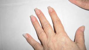 so sehen meine Nägel jetzt aus, der kleine Finger ist ein Tip (habe ich mir  Verbleibende Gelreste in Gelnägel