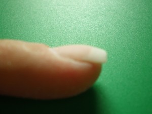seitenansicht Aufbau am kleinen Finger geübt in Anfänger Nageldesign