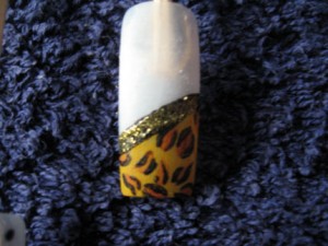 tiger Mustertips - Acrylfarbe auf Tips in Nageldesign