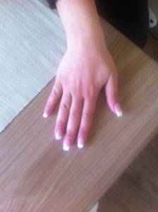 oben Neue Modellage French Weiß in Anfänger Nageldesign