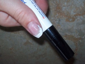 so sah der Daumen vorher aus Notreparatur eines Daumens ;) in Anfänger Nageldesign
