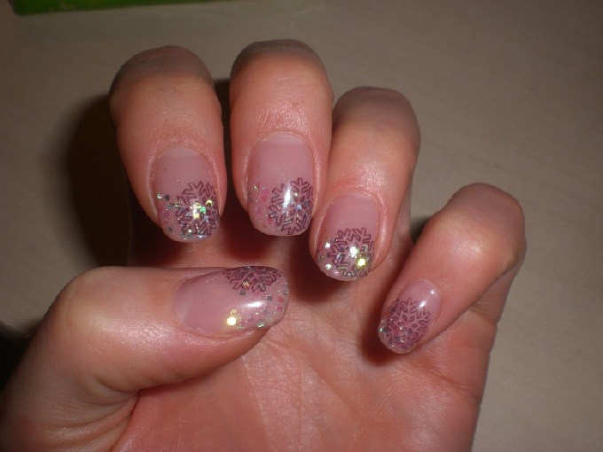 Winterzauber oben Refill mit Winterflair Glitzer und Schneeflocke in Anfänger Nageldesign